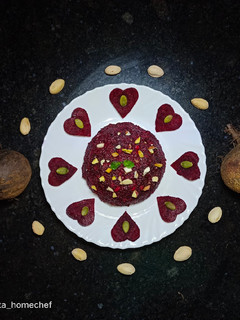 બીટ નો હલવો (Beetroot Halwa Recipe in Gujarati) રેસીપી મુખ્ય ફોટો