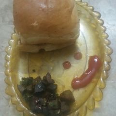 A picture of Kalegi bun kabab.