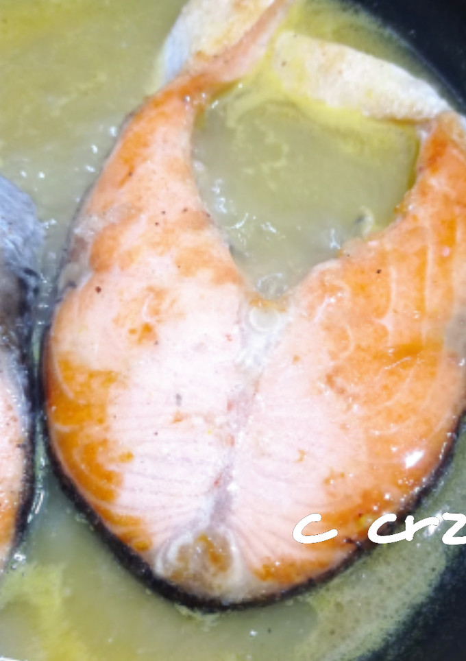 Una foto de Salmón en salsa de naranja