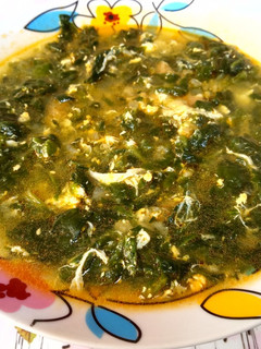 Una foto de Sopa de espinacas esparragadas