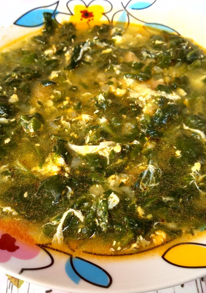 Una foto de Sopa de espinacas esparragadas