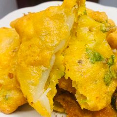 A picture of Aloo ki Pakodi.