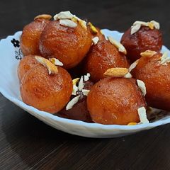 A picture of Gulab Jamun.