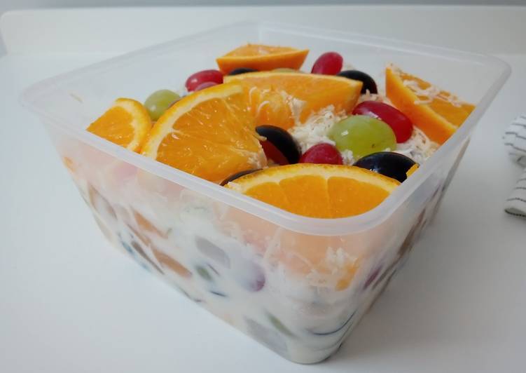 Cara Menyiapkan Salad buah dressing yogurt Lezat Sekali