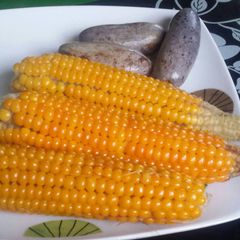 A picture of Sweet maize and pear.