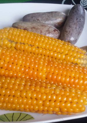 A picture of Sweet maize and pear.
