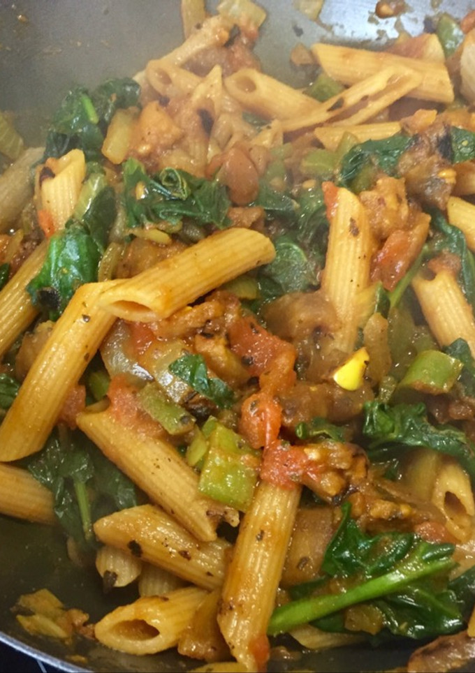 Una foto de Pasta integral con verduras