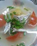 Cá cơm nấu canh thơm cà