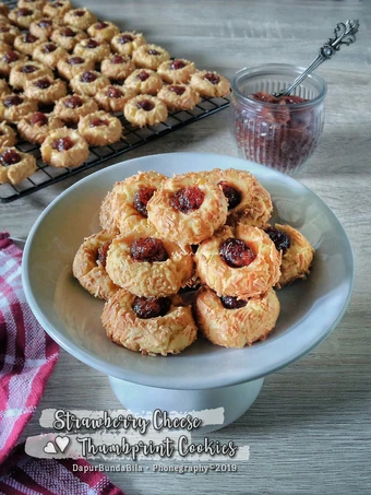 Recipe Strawberry Cheese Thumbprint Cookies the Can Spoil the Tongue Makes you drool
