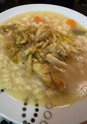 Foto principal de Sopa de pollo y verduras con sofrito