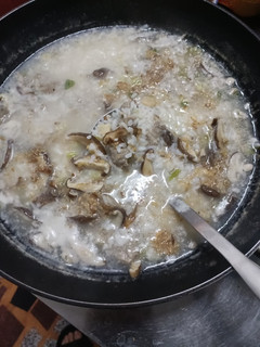 (一鍋到底)香菇肉粥 的食譜成品照片