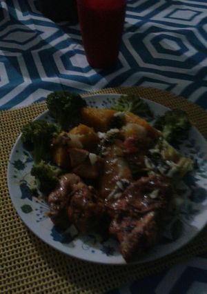 Una foto de Yuca al mojo con pollo