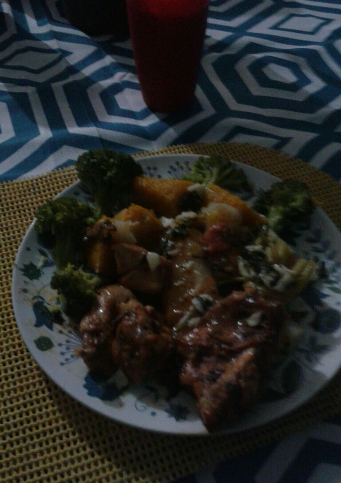 Una foto de Yuca al mojo con pollo