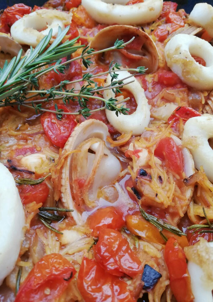 Una foto de Fideos rossejats o Fideuá castellonense