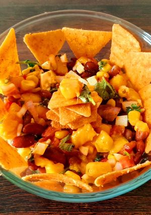 A picture of Mango salsa dip with nachos.