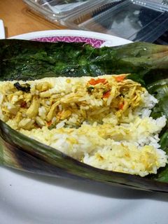 Foto resep Nasi bakar ayam suwir pedas