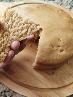 முட்டை இல்லாத கோதுமை கேக் (Eggless Cake recipe in tamil) செய்முறை முக்கிய புகைப்படம்