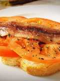 Tosta de sardina (arengades) con tomate