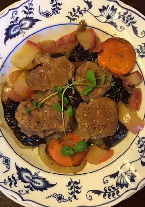 A picture of Califoria Farm Pork and Apple Stew.