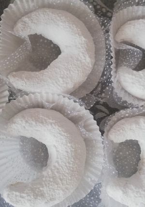 A picture of Sugar-Dusted Crescent Cookies.