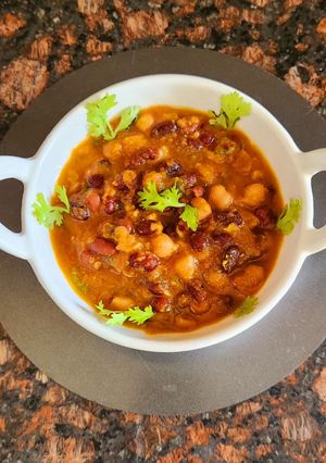 A picture of Rajma chickpea curry.