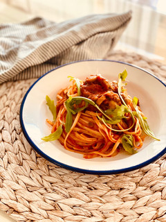 Una foto de Pasta con salsa picante de sardinas ahumadas