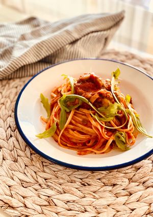 Foto principal de Pasta con salsa picante de sardinas ahumadas