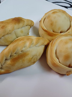 Una foto de Empanadas de caballa y de choclo