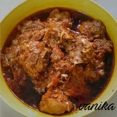 A picture of Curd chicken curry.