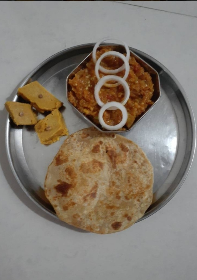 રીંગણનો ઓળો(rigan olo recipe in gujarati) રેસીપી મુખ્ય ફોટો