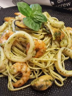 Une photo de Linguine aux fruits de mer et au pesto maison