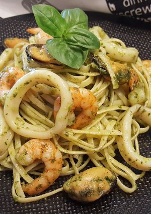 Une photo de Linguine aux fruits de mer et au pesto maison