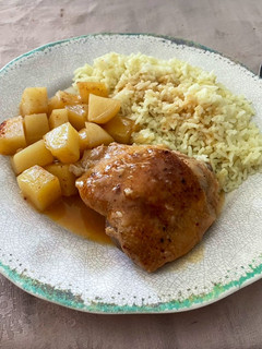 Una foto de Pollo con limón y papas