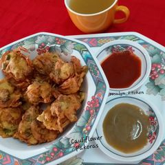 A picture of Cauliflower Pakoras.