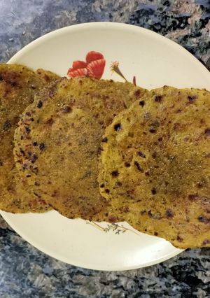 A picture of Methi Thepla.