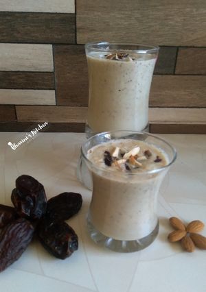 ડેટ્સ નટ્સ સ્મુધી (Dates Nuts Smoothie Recipe In Gujarati) રેસીપી મુખ્ય ફોટો