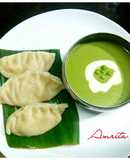 Cheesy momos with pea soup