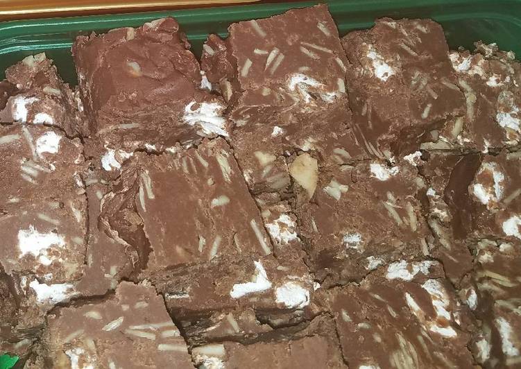 How to Prepare Homemade Rocky road fudge