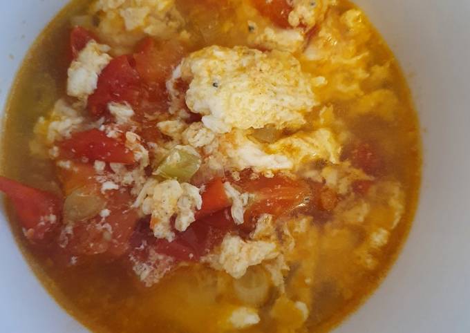Tomaten-Eier-Suppe