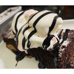 A picture of Brownies with Ice Cream.