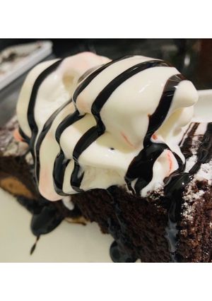 A picture of Brownies with Ice Cream.