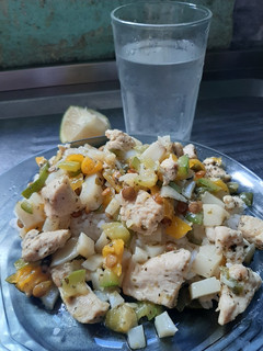 Una foto de Almuerzo con lo que había en la heladera🤯