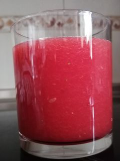 Una foto de Zumo de sandía y fresas