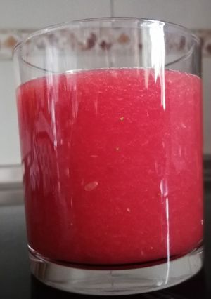 Una foto de Zumo de sandía y fresas