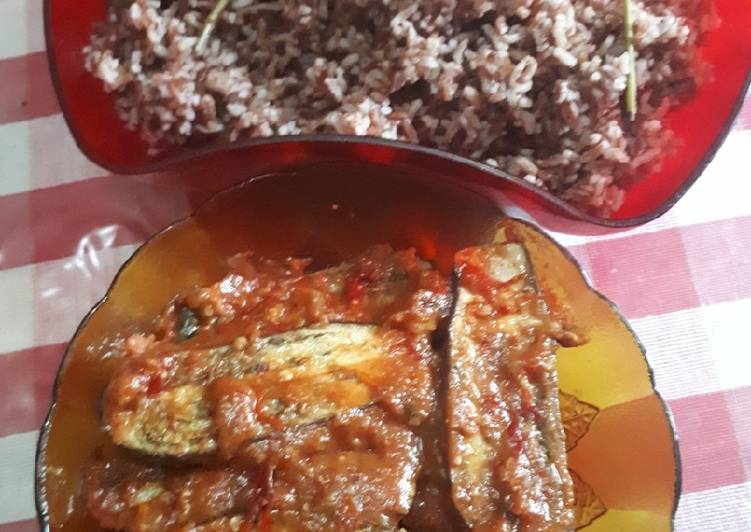 Pecel terong panggang dan nasi liwet beras merah