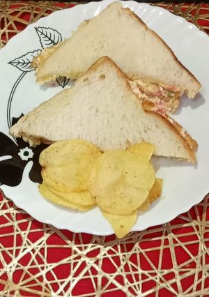 A picture of Bread Sandwich.
