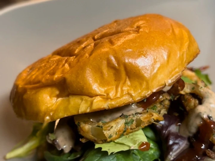 Easy Way Prepare Recipe Bbq chicken burger that is Delicious, So Delicious}