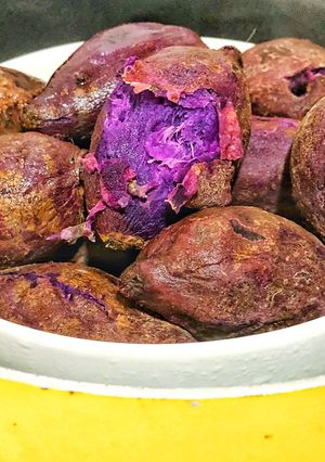 Hình của món Khoai Lang Tím Luộc.
