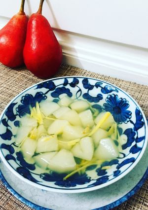 Hình của món Lê chưng đường phèn trị ho cho mẹ bầu và bé.