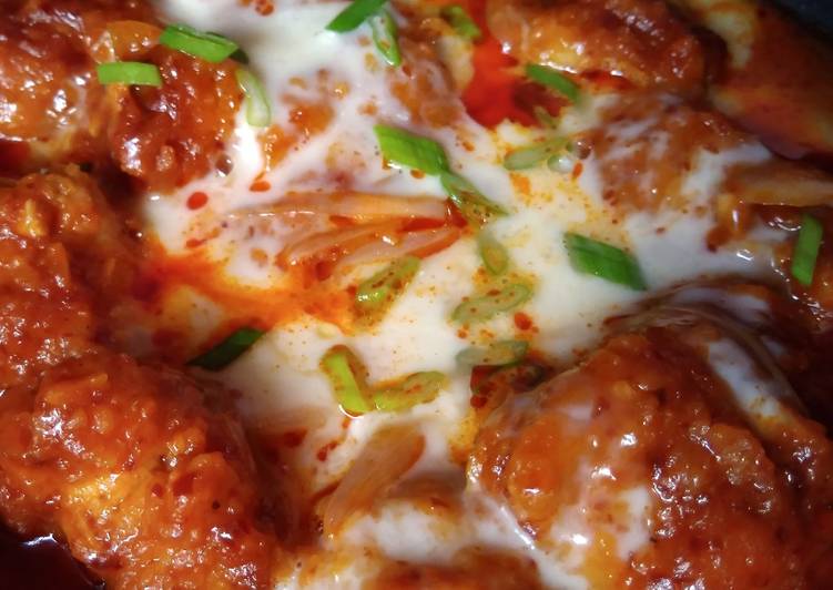 Langkah Mudah untuk Menyiapkan Buldak cheese, atau ayam pedas korea yang Lezat